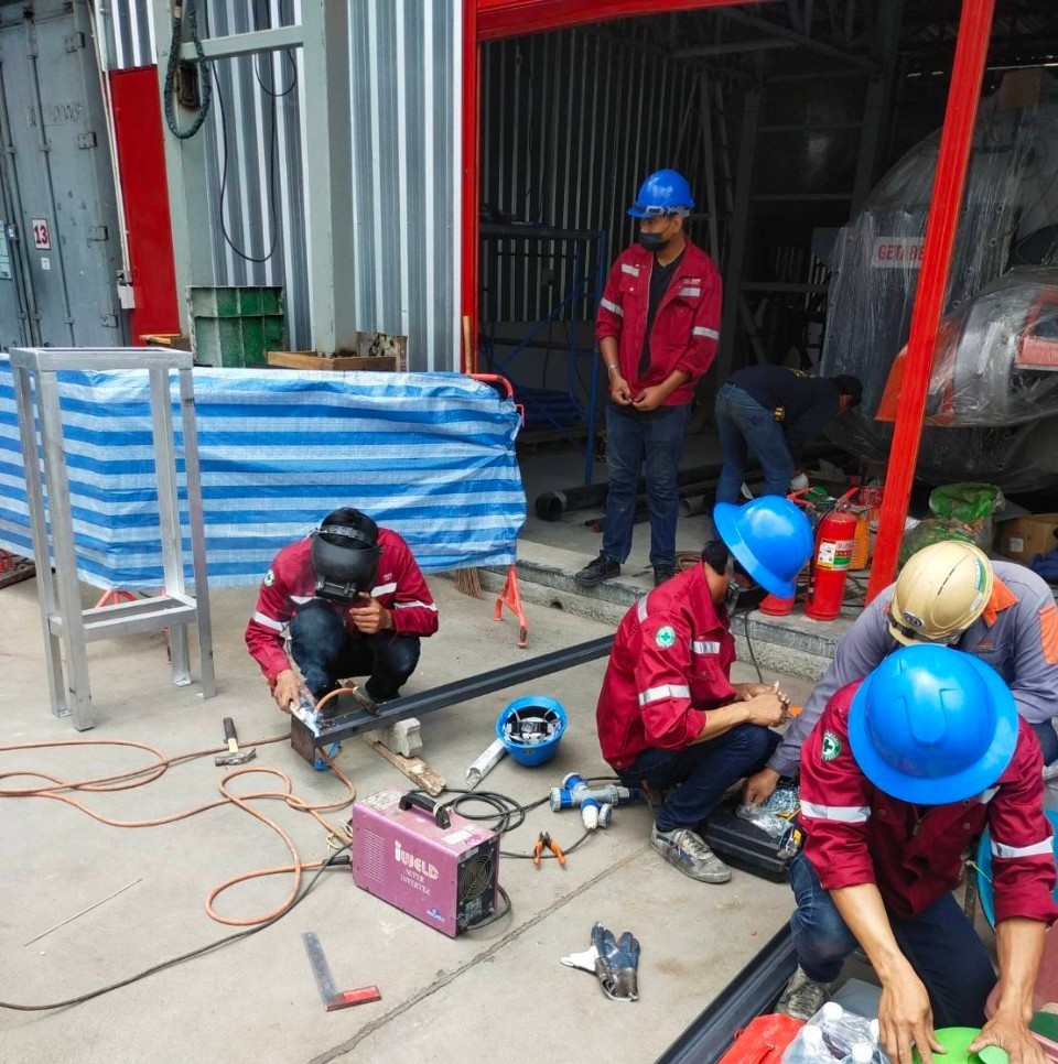 08เชื่อม ตัดเหล็ก เพื่อทำซัพพิร์ท สำหรับงานติดตั้งอุปกรกณ์ - Feel Safe Better for Solution