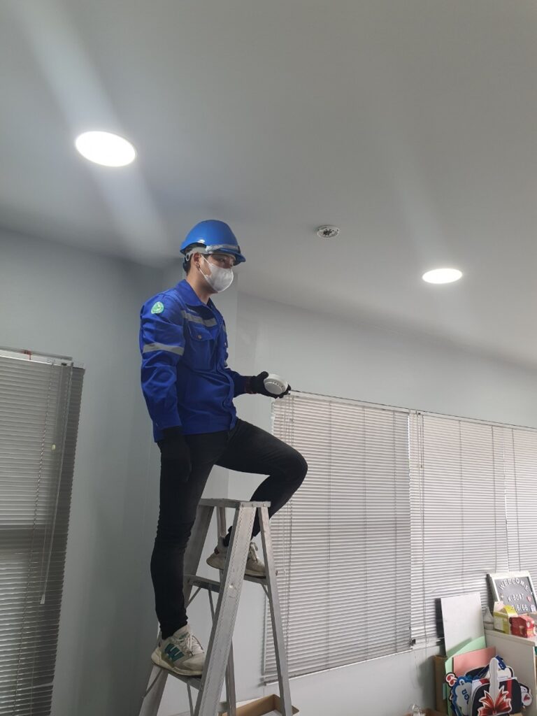 ตรวจเช็ค ทำความสะอาด อุปกรณ์ตรวจจับควัน (Smoke Detector)