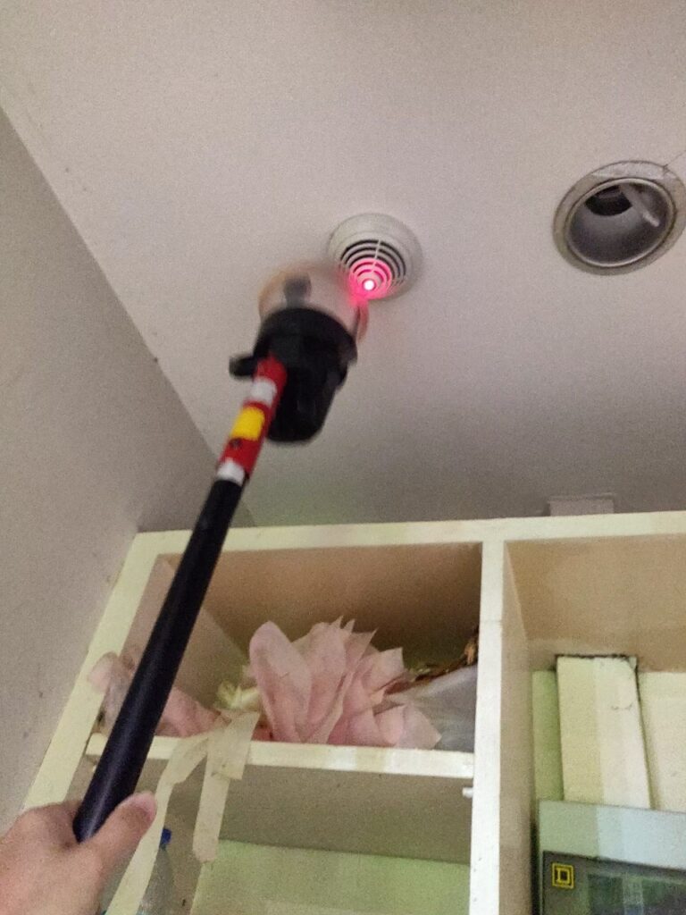 ตรวจสอบการทำงานของอุปกรณ์ตรวจจับควัน (Smoke Detector)